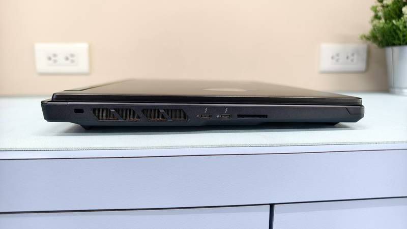 MSI Raider 16 HX B2WI-025TW Thunderbolt 4 與 SD 讀卡機