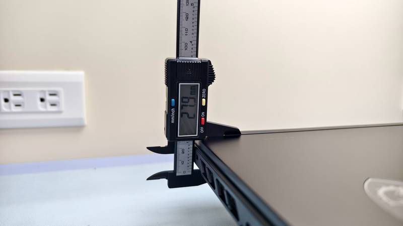 MSI Raider 16 HX B2WI-025TW 厚度實測