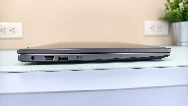 MSI Modern 15 HDMI USB Type-A與USB Type-C連接埠
