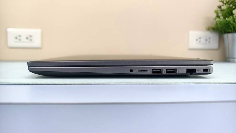 MSI Modern 15讀卡機USB與RJ45網路孔