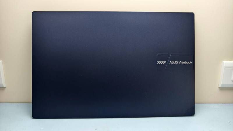 ASUS Vivobook 15 午夜藍上蓋外觀
