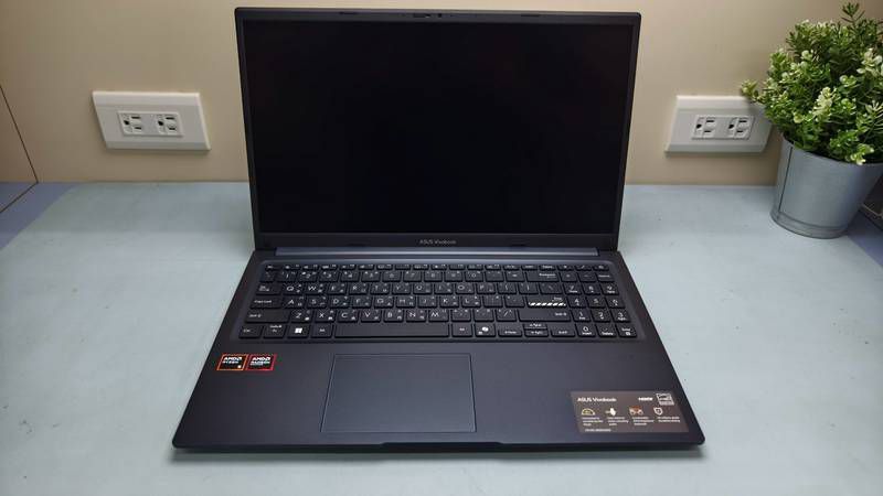 ASUS Vivobook 15 15.6吋FHD螢幕與鍵盤