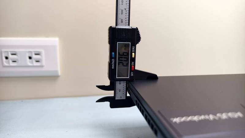 ASUS Vivobook 15 前後機身厚度