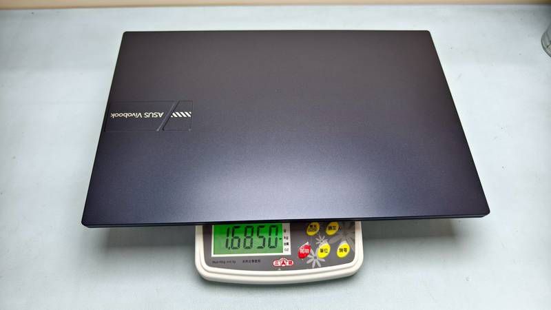 ASUS Vivobook 15 M1502NAQ 實測重量1.685公斤